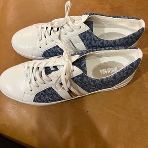 MICHAEL KORS Blue and White monogram logo sneakers  with Silver. Size 11 women.